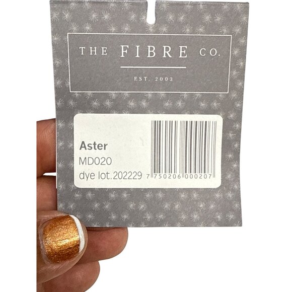 Artisan Hand Dyed Silk, Wool, Baby Llama and Linen Blend Yarn Made in Peru - Picture 7 of 9